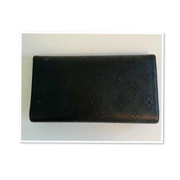 Louis Vuitton Mahina Amelia Leather Wallet - Picture 3 of 16